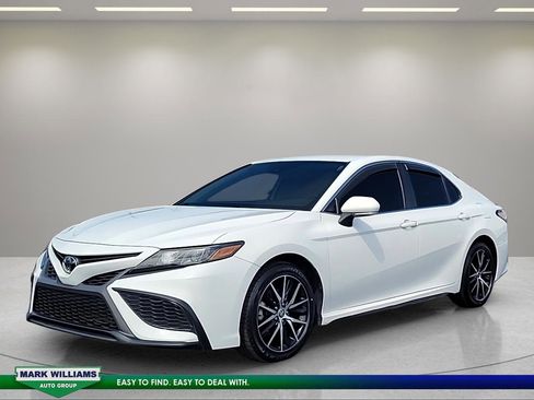 Used 2023 Toyota Camry SE FWD image 8