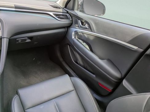 Used 2025 Genesis G70 2.5T AWD/4WD image 16
