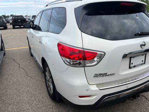 Used 2014 Nissan Pathfinder SL w/ SL Tech Package AWD/4WD image 9