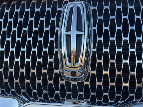 Used 2024 Lincoln Navigator L Reserve image 9