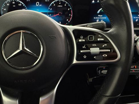 Used 2022 Mercedes-Benz CLA 250 image 27