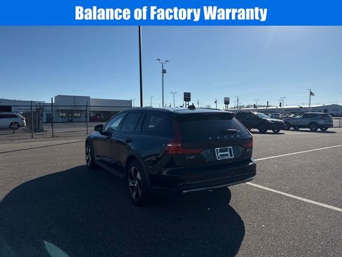 Used 2024 Volvo V60 B5 Cross Country Plus image 6