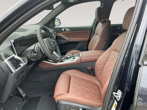 New 2026 BMW X5 xDrive50e image 9