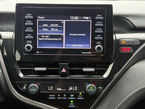 Used 2022 Toyota Camry SE FWD image 13