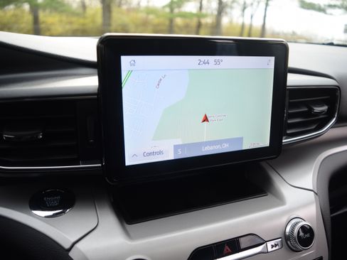 Used 2023 Ford Explorer XLT w/ Equipment Group 202A image 9