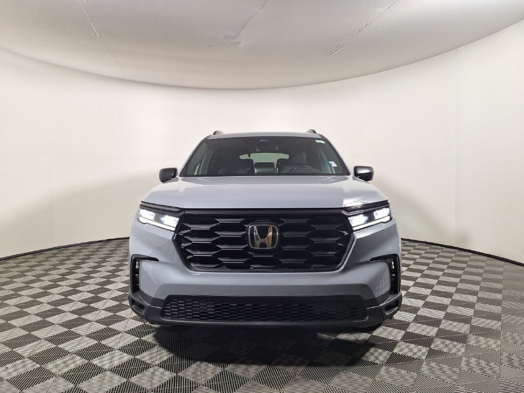 Used 2024 Honda Pilot Sport image 2