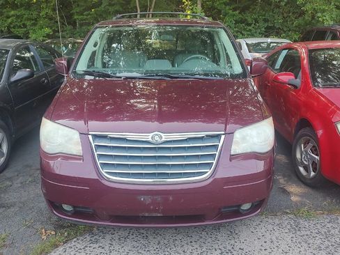 Used 2009 Chrysler Town & Country Touring image 2