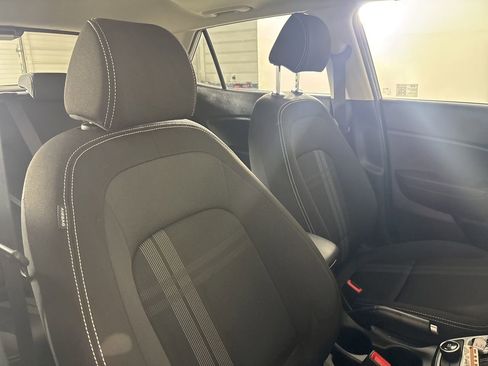Used 2025 Hyundai Venue SEL FWD image 27
