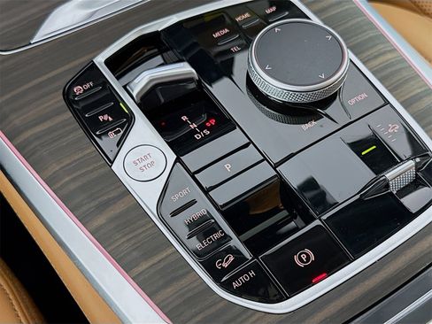 Used 2025 BMW X5 xDrive50e w/ Parking Assistance Package image 17