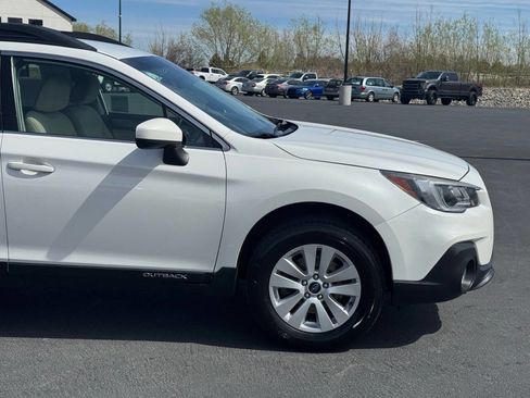 Used 2019 Subaru Outback 2.5i Premium AWD/4WD image 4