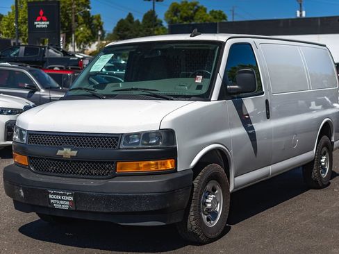 Used 2020 Chevrolet Express 2500 w/ Safety Package RWD image 4
