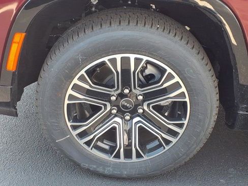 New 2026 Jeep Grand Wagoneer L 4WD w/ Premium Group I image 23