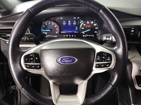 Used 2023 Ford Explorer XLT w/ Equipment Group 202A image 3