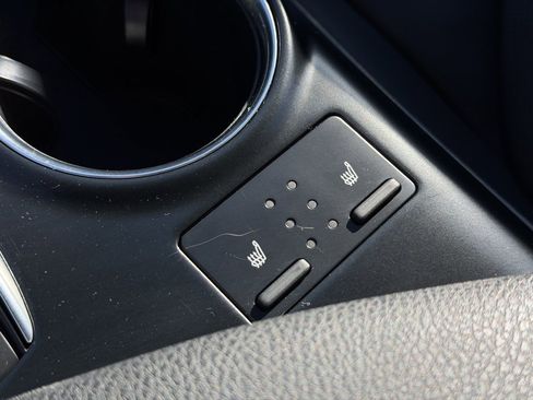 Used 2020 Toyota Camry XLE image 29