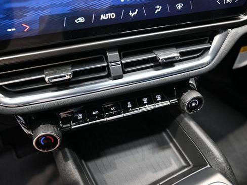 New 2026 Chevrolet Equinox EV LT image 17