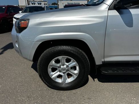 Used 2020 Toyota 4Runner SR5 AWD/4WD image 9