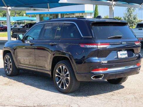 Used 2023 Jeep Grand Cherokee Overland AWD/4WD image 3