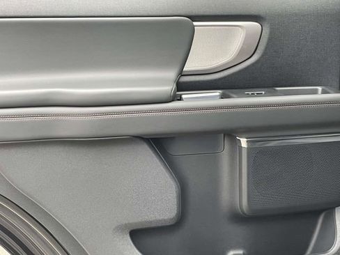 New 2025 Ford Expedition Active image 10