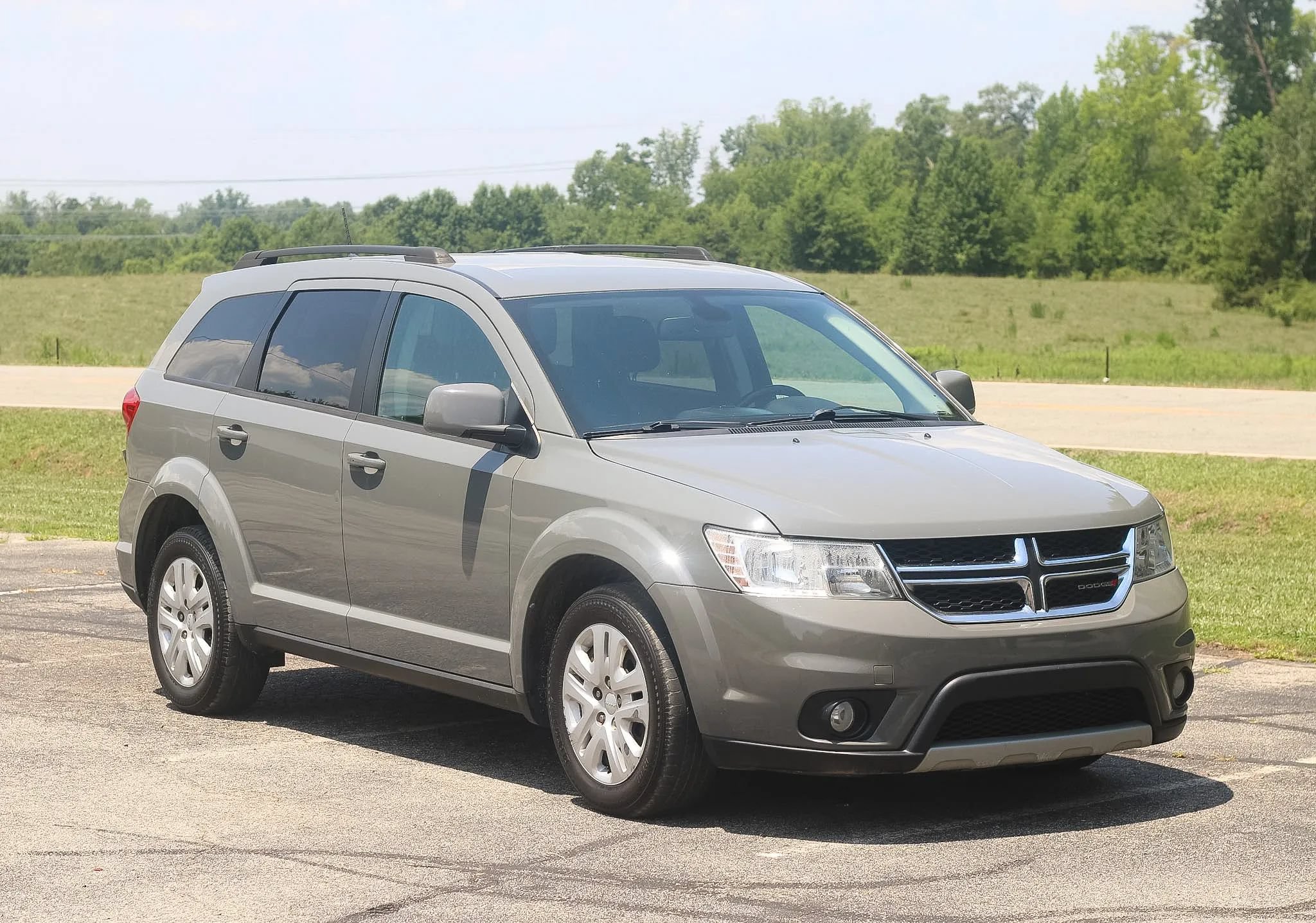 Used 2019 Dodge Journey SE w/ Connectivity Group FWD image 1