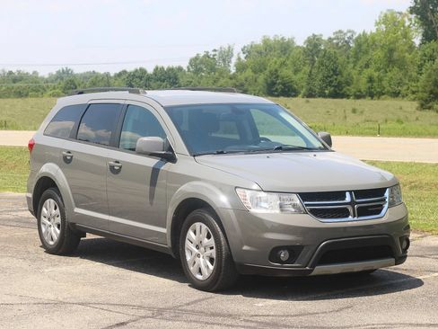 Used 2019 Dodge Journey SE w/ Connectivity Group FWD image 1