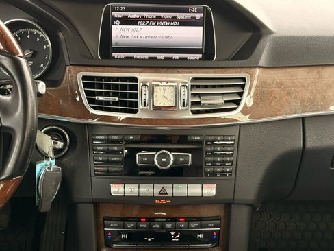 Used 2014 Mercedes-Benz E 350 4MATIC Sedan image 28
