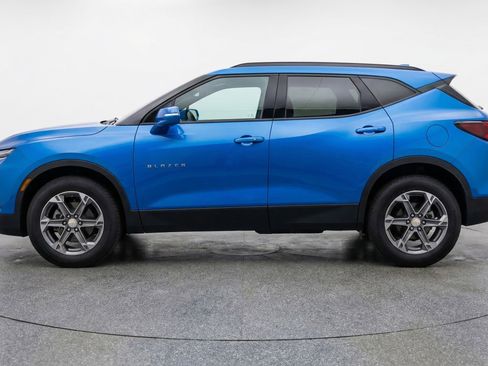 Used 2025 Chevrolet Blazer LT FWD image 5