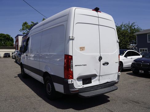 Used 2023 Mercedes-Benz Sprinter 1500 image 5