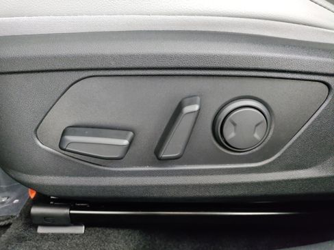 Used 2023 Hyundai Elantra Limited image 13