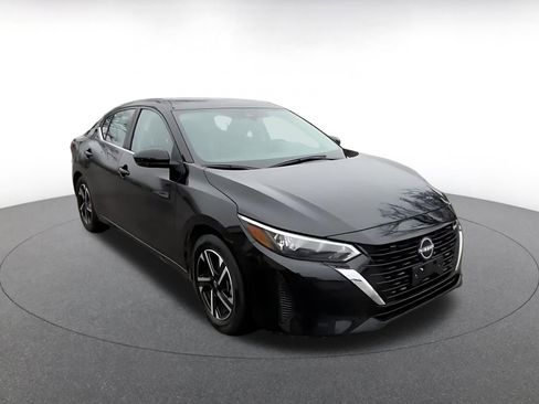 Used 2025 Nissan Sentra SV image 3