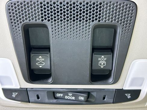 Used 2025 Honda Pilot Touring image 37