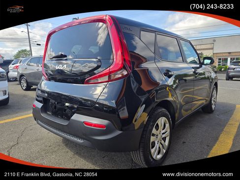 Used 2022 Kia Soul LX image 4