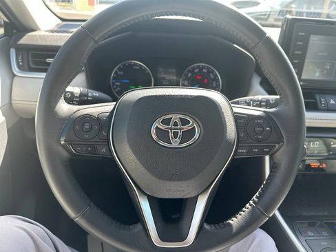 Used 2021 Toyota RAV4 XLE Premium AWD/4WD image 15