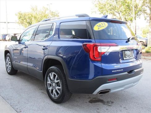 Used 2023 GMC Acadia SLT w/ Preferred Package image 4