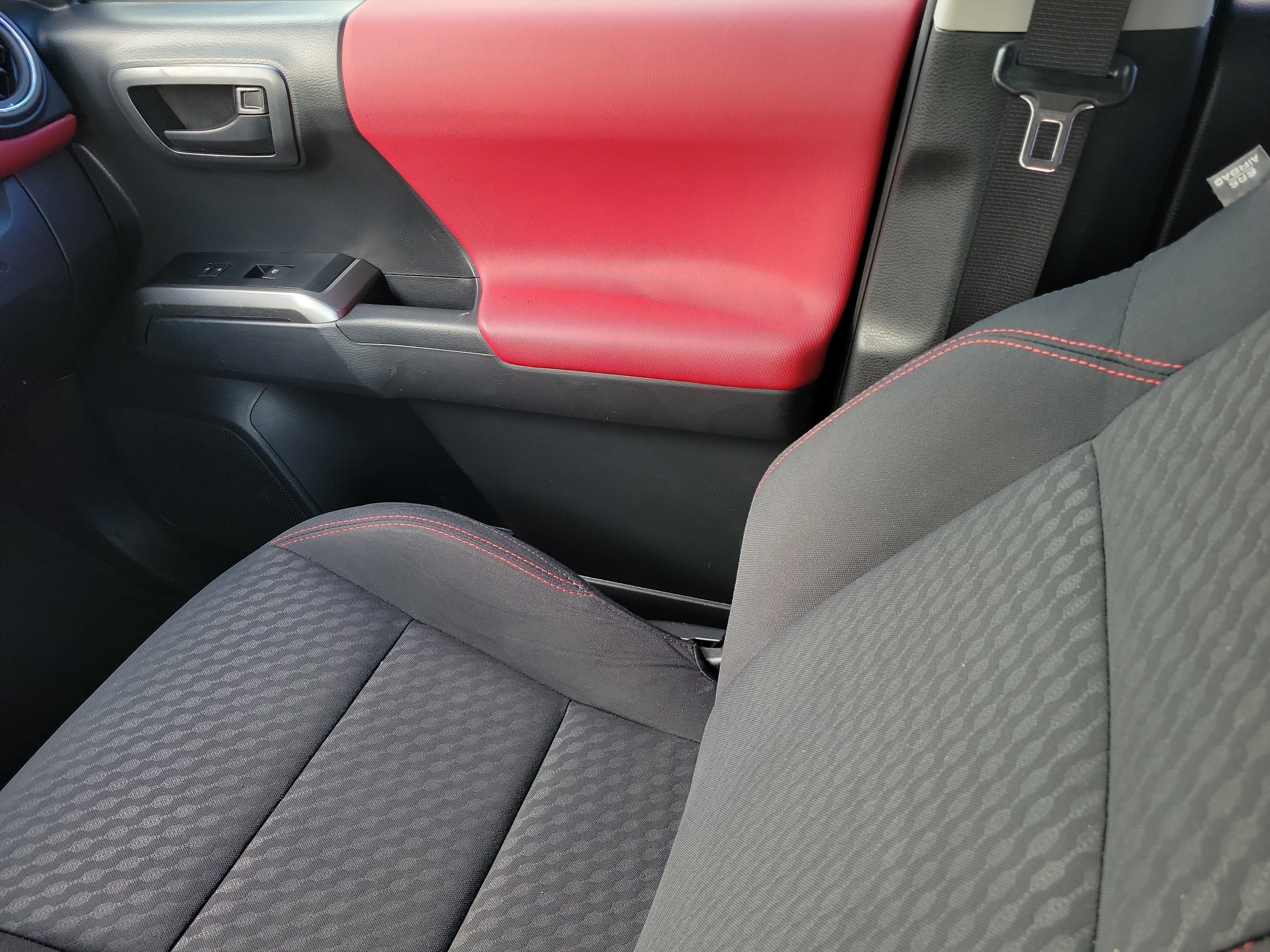 Used 2022 Toyota Tacoma SR5 RWD image 17
