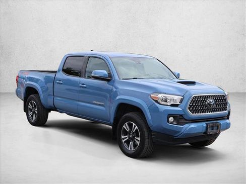 Used 2019 Toyota Tacoma TRD Sport w/ TRD Premium Sport Package AWD/4WD image 3
