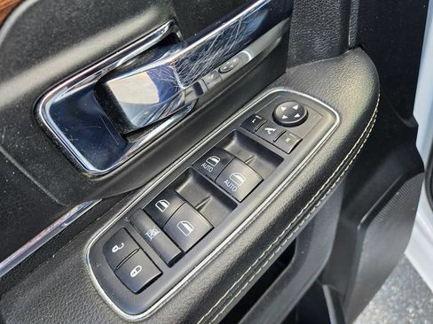 Used 2018 RAM 1500 Laramie RWD image 21