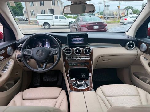 Used 2019 Mercedes-Benz GLC 300 4MATIC image 24