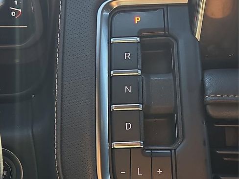 Used 2023 GMC Yukon SLT image 29