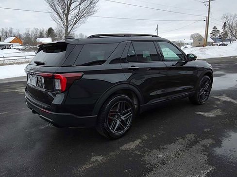 Used 2025 Ford Explorer ST-Line w/ ST-Line Street Pack image 8