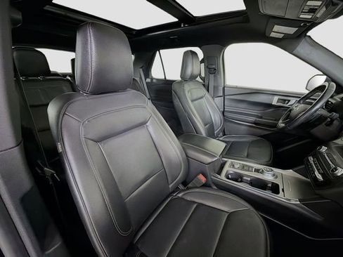 Used 2020 Ford Explorer XLT w/ Equipment Group 202A image 30