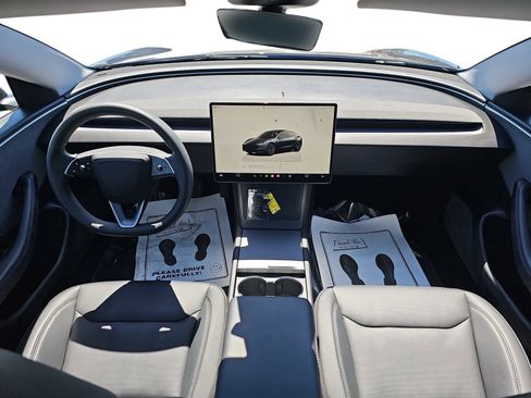 Used 2024 Tesla Model 3 Standard Range image 9