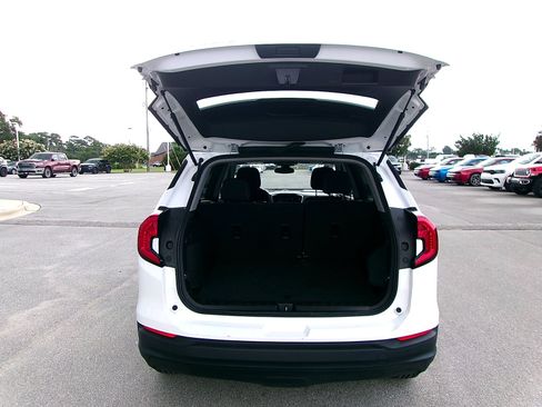 Used 2024 GMC Terrain SLE FWD image 20