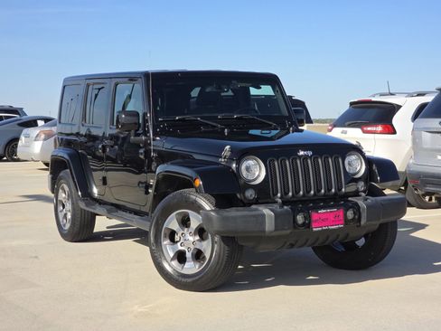 Used 2017 Jeep Wrangler Unlimited Sahara w/ Max Tow Package image 1