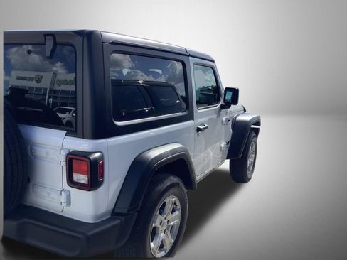 Used 2022 Jeep Wrangler Sport AWD/4WD image 3