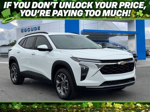 Used 2026 Chevrolet Trax LT image 1