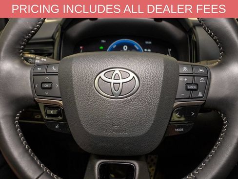 Used 2025 Toyota Camry SE FWD image 17