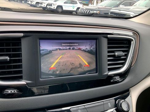 Used 2024 Chrysler Voyager LX image 19