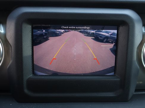 Used 2019 Jeep Wrangler Unlimited Sahara AWD/4WD image 18