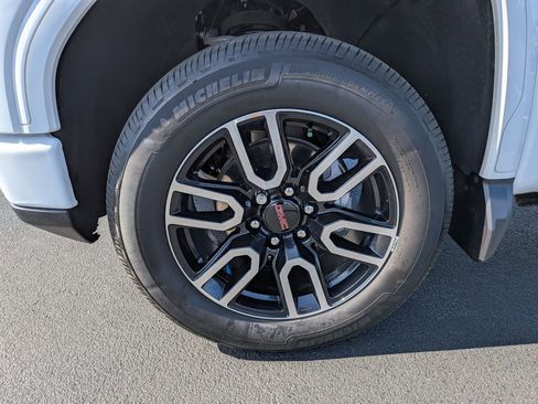 Used 2025 GMC Sierra 1500 AT4 w/ AT4 Premium Package image 9