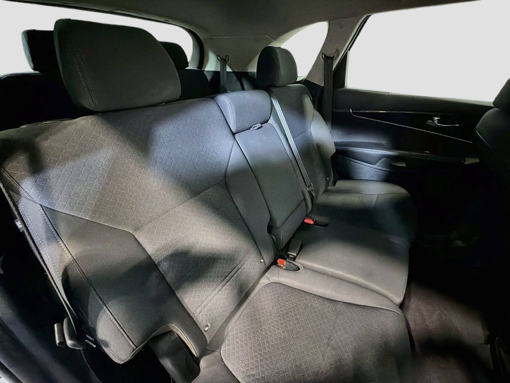 Used 2020 Kia Sorento AWD V6 image 21